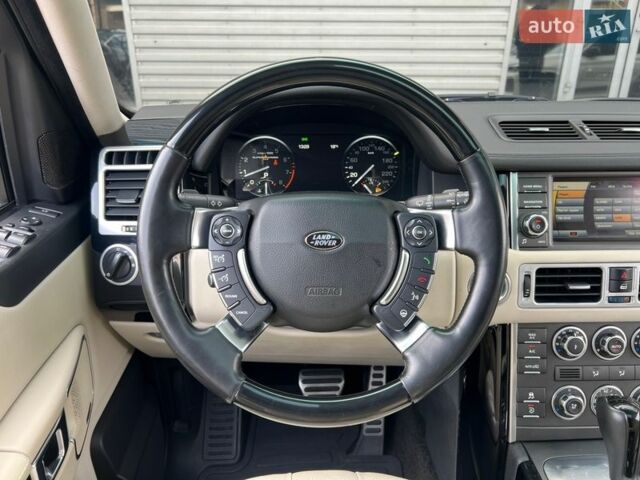 Чорний Ленд Ровер Рендж Ровер, об'ємом двигуна 5 л та пробігом 217 тис. км за 13900 $, фото 13 на Automoto.ua