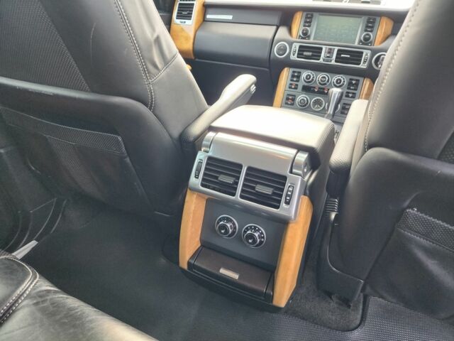 Чорний Ленд Ровер Рендж Ровер, об'ємом двигуна 0 л та пробігом 179 тис. км за 5786 $, фото 22 на Automoto.ua