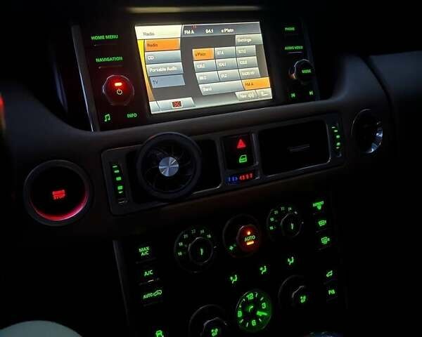 Чорний Ленд Ровер Рендж Ровер, об'ємом двигуна 5 л та пробігом 315 тис. км за 15000 $, фото 13 на Automoto.ua