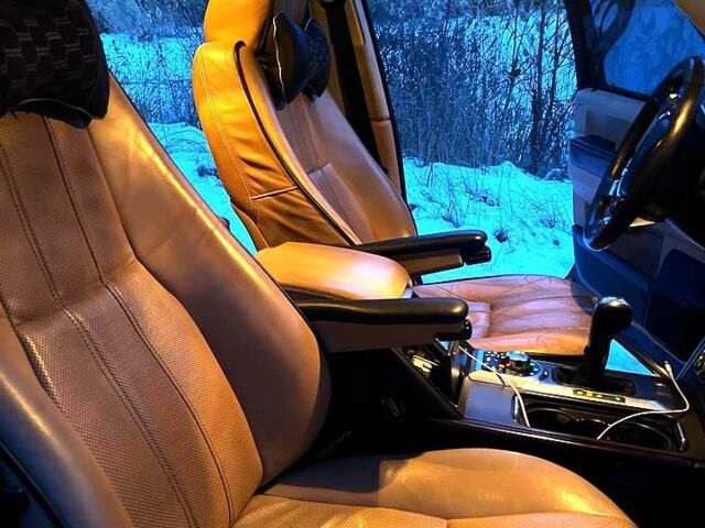 Черный Ленд Ровер Рендж Ровер, объемом двигателя 5 л и пробегом 315 тыс. км за 15000 $, фото 6 на Automoto.ua