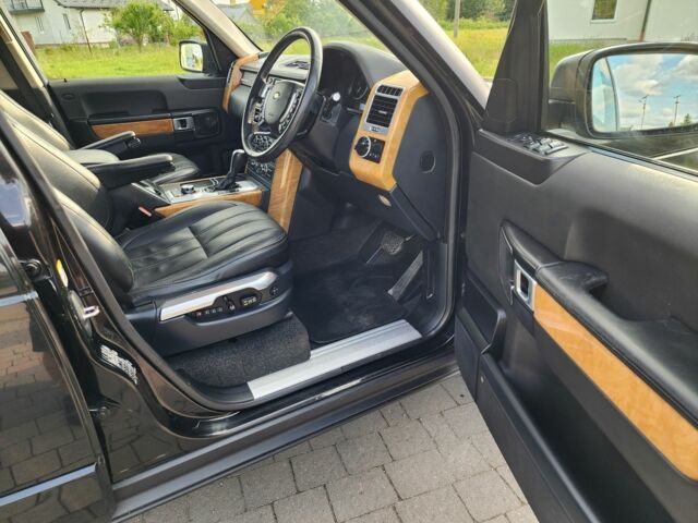 Чорний Ленд Ровер Рендж Ровер, об'ємом двигуна 0 л та пробігом 179 тис. км за 5786 $, фото 13 на Automoto.ua