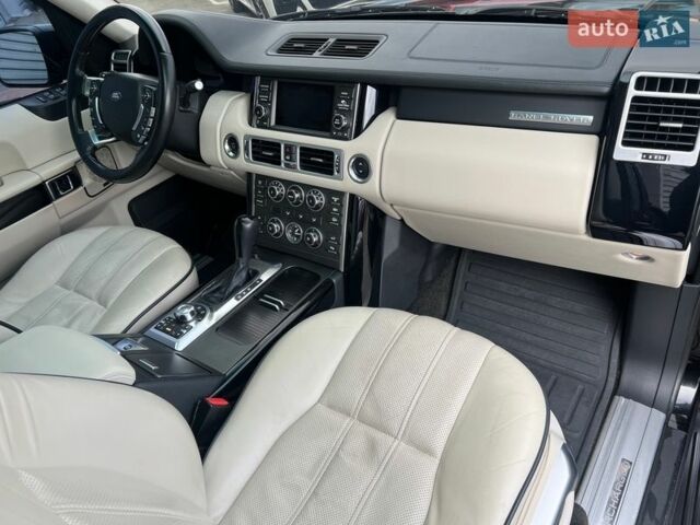 Чорний Ленд Ровер Рендж Ровер, об'ємом двигуна 5 л та пробігом 217 тис. км за 13900 $, фото 29 на Automoto.ua