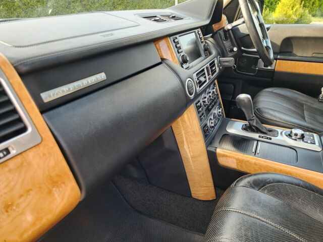 Чорний Ленд Ровер Рендж Ровер, об'ємом двигуна 0 л та пробігом 179 тис. км за 5786 $, фото 19 на Automoto.ua