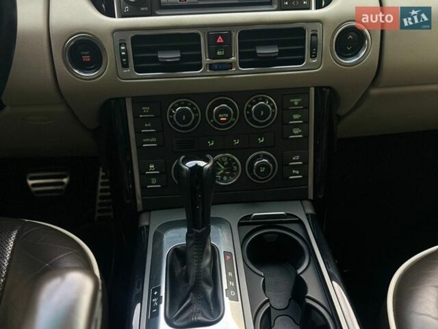 Чорний Ленд Ровер Рендж Ровер, об'ємом двигуна 5 л та пробігом 200 тис. км за 10999 $, фото 23 на Automoto.ua