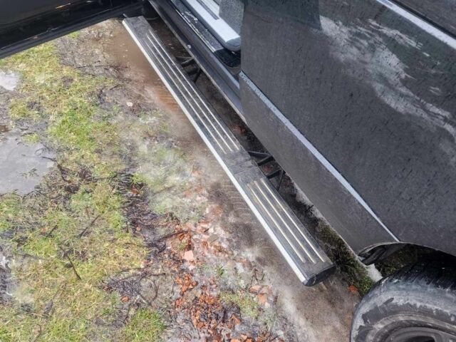 Черный Ленд Ровер Рендж Ровер, объемом двигателя 5 л и пробегом 179 тыс. км за 15500 $, фото 3 на Automoto.ua