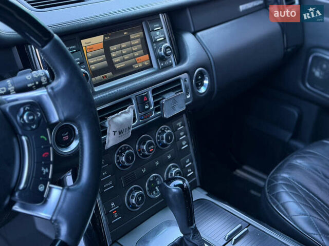 Чорний Ленд Ровер Рендж Ровер, об'ємом двигуна 5 л та пробігом 190 тис. км за 13999 $, фото 15 на Automoto.ua