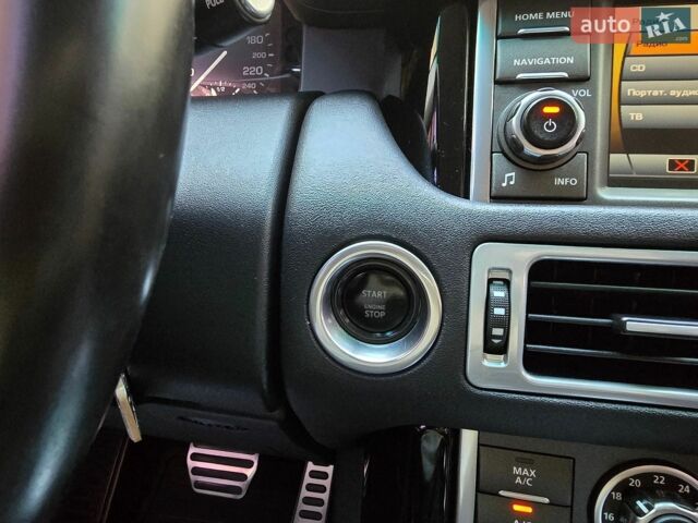 Черный Ленд Ровер Рендж Ровер, объемом двигателя 5 л и пробегом 251 тыс. км за 12999 $, фото 42 на Automoto.ua