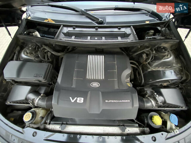 Чорний Ленд Ровер Рендж Ровер, об'ємом двигуна 5 л та пробігом 200 тис. км за 19500 $, фото 21 на Automoto.ua