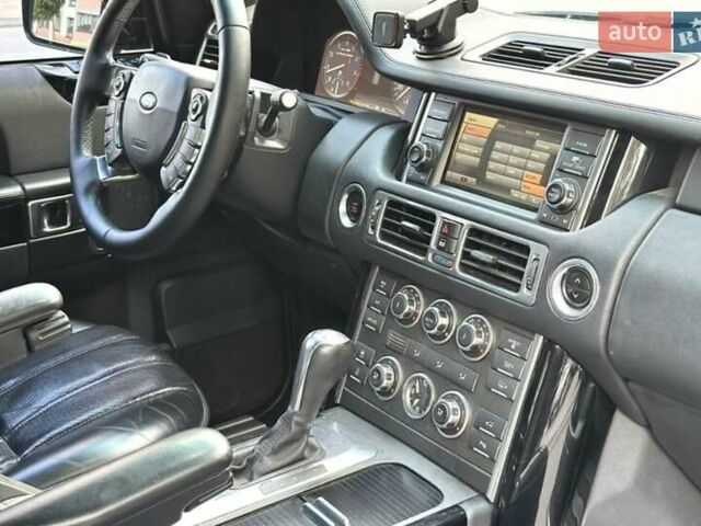 Чорний Ленд Ровер Рендж Ровер, об'ємом двигуна 5 л та пробігом 195 тис. км за 21000 $, фото 29 на Automoto.ua