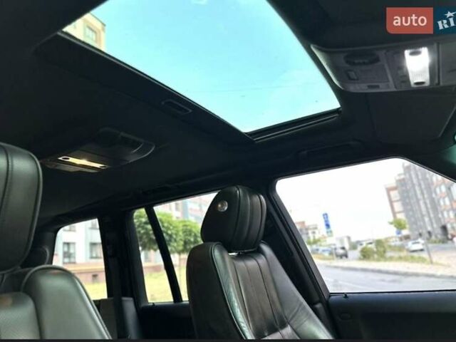 Чорний Ленд Ровер Рендж Ровер, об'ємом двигуна 5 л та пробігом 195 тис. км за 21000 $, фото 26 на Automoto.ua