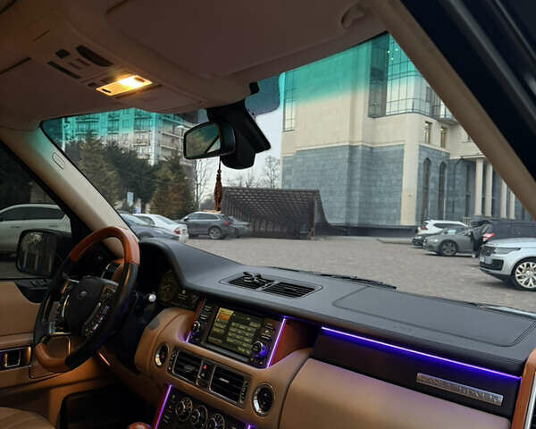 Черный Ленд Ровер Рендж Ровер, объемом двигателя 5 л и пробегом 240 тыс. км за 12500 $, фото 11 на Automoto.ua