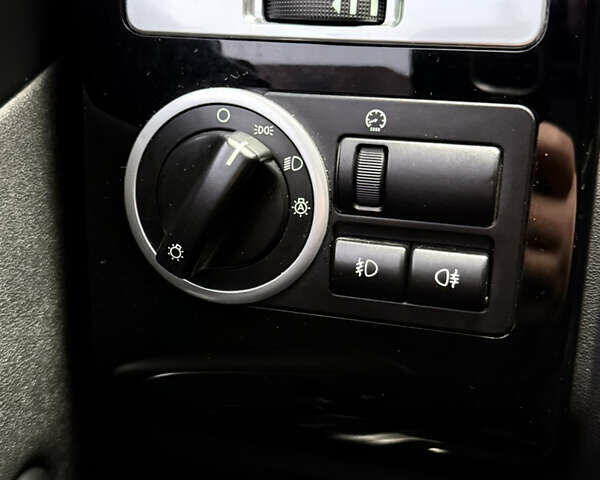 Черный Ленд Ровер Рендж Ровер, объемом двигателя 5 л и пробегом 294 тыс. км за 17000 $, фото 19 на Automoto.ua