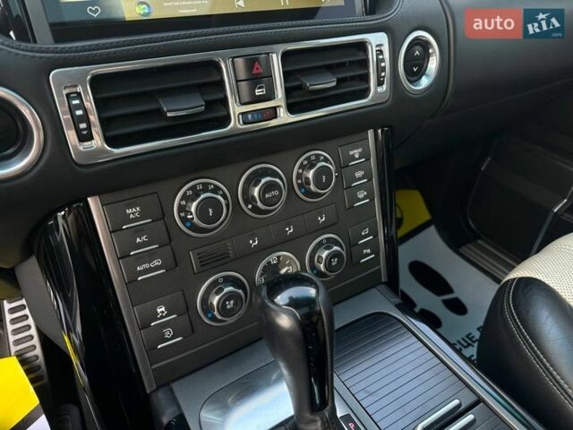Чорний Ленд Ровер Рендж Ровер, об'ємом двигуна 5 л та пробігом 179 тис. км за 15800 $, фото 14 на Automoto.ua