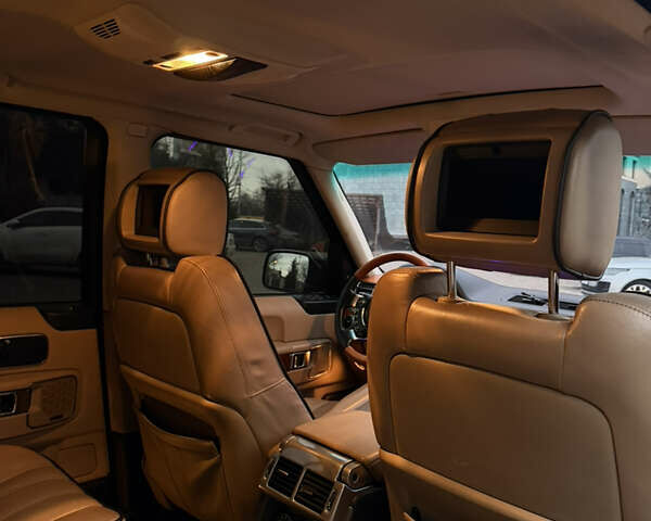 Черный Ленд Ровер Рендж Ровер, объемом двигателя 5 л и пробегом 240 тыс. км за 12500 $, фото 12 на Automoto.ua