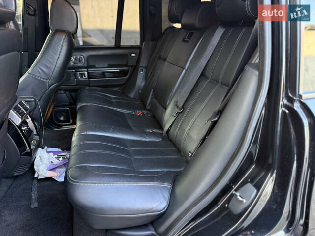 Черный Ленд Ровер Рендж Ровер, объемом двигателя 5 л и пробегом 215 тыс. км за 13500 $, фото 11 на Automoto.ua