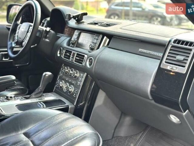 Чорний Ленд Ровер Рендж Ровер, об'ємом двигуна 5 л та пробігом 195 тис. км за 21000 $, фото 27 на Automoto.ua