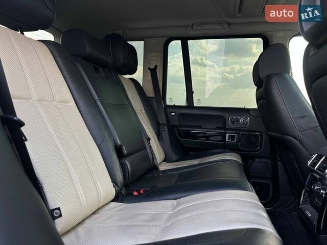 Чорний Ленд Ровер Рендж Ровер, об'ємом двигуна 5 л та пробігом 179 тис. км за 15800 $, фото 18 на Automoto.ua