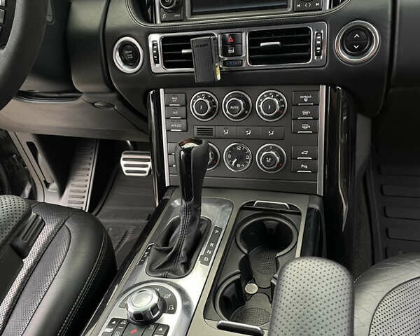 Чорний Ленд Ровер Рендж Ровер, об'ємом двигуна 5 л та пробігом 322 тис. км за 18000 $, фото 19 на Automoto.ua