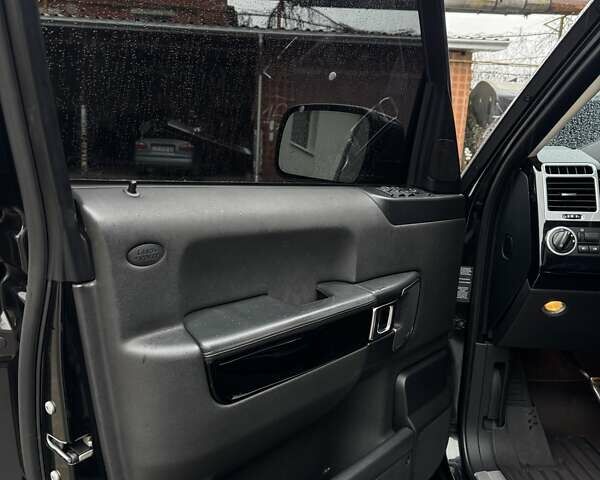 Черный Ленд Ровер Рендж Ровер, объемом двигателя 5 л и пробегом 252 тыс. км за 13200 $, фото 11 на Automoto.ua