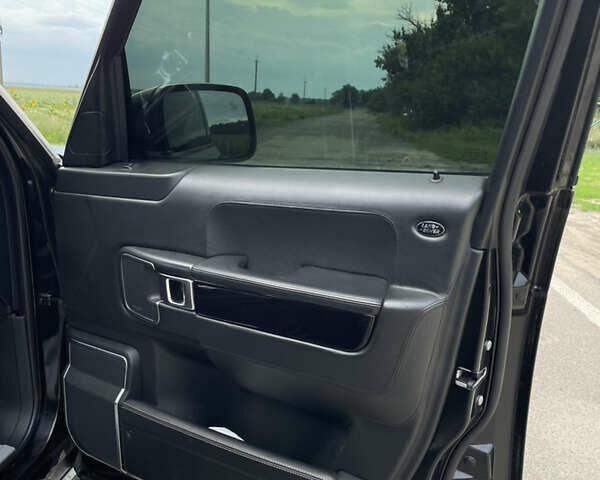 Чорний Ленд Ровер Рендж Ровер, об'ємом двигуна 5 л та пробігом 322 тис. км за 18000 $, фото 18 на Automoto.ua