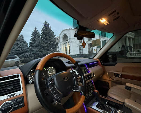 Черный Ленд Ровер Рендж Ровер, объемом двигателя 5 л и пробегом 240 тыс. км за 12500 $, фото 14 на Automoto.ua