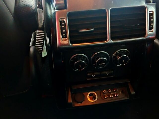 Черный Ленд Ровер Рендж Ровер, объемом двигателя 5 л и пробегом 244 тыс. км за 16000 $, фото 8 на Automoto.ua