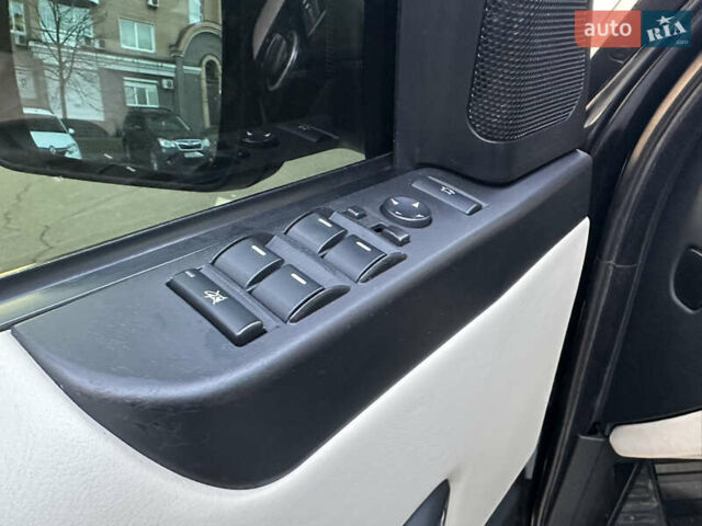 Чорний Ленд Ровер Рендж Ровер, об'ємом двигуна 3.63 л та пробігом 234 тис. км за 15900 $, фото 11 на Automoto.ua