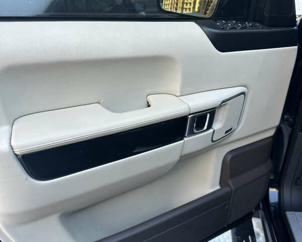 Чорний Ленд Ровер Рендж Ровер, об'ємом двигуна 5 л та пробігом 187 тис. км за 14900 $, фото 10 на Automoto.ua