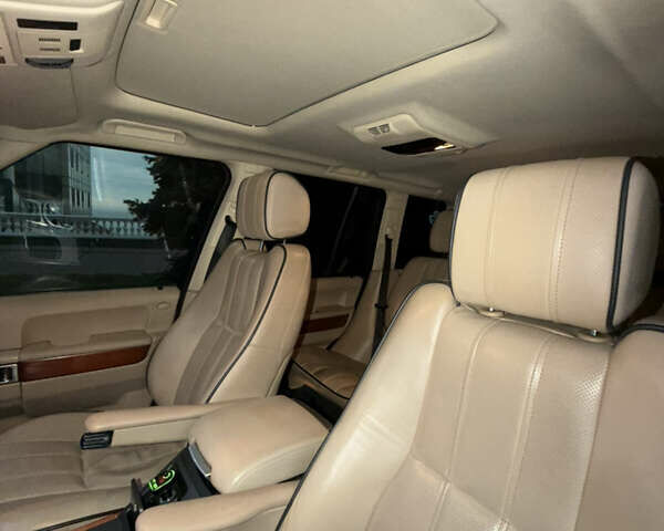 Черный Ленд Ровер Рендж Ровер, объемом двигателя 5 л и пробегом 240 тыс. км за 12500 $, фото 15 на Automoto.ua