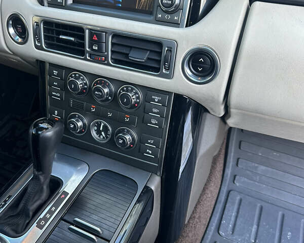 Чорний Ленд Ровер Рендж Ровер, об'ємом двигуна 5 л та пробігом 187 тис. км за 14900 $, фото 41 на Automoto.ua