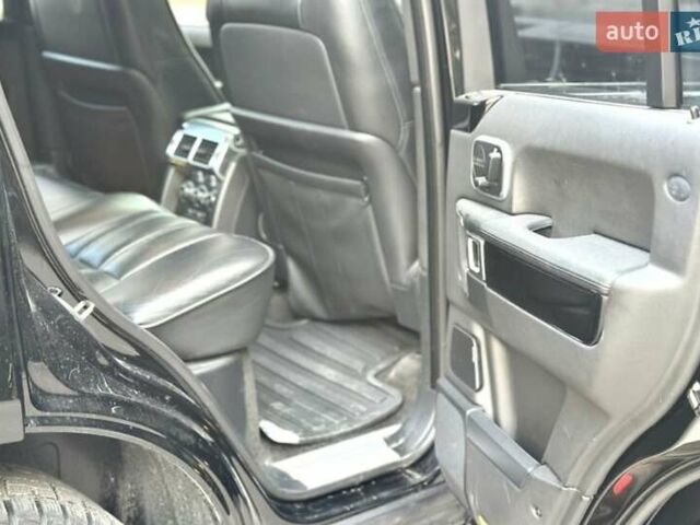 Чорний Ленд Ровер Рендж Ровер, об'ємом двигуна 5 л та пробігом 195 тис. км за 21000 $, фото 28 на Automoto.ua