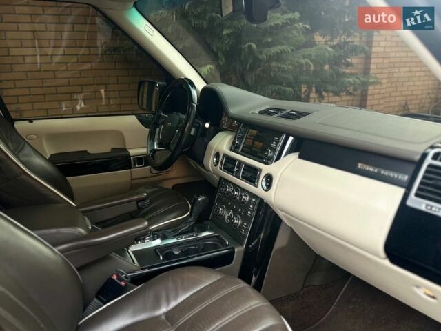 Чорний Ленд Ровер Рендж Ровер, об'ємом двигуна 5 л та пробігом 200 тис. км за 10999 $, фото 21 на Automoto.ua