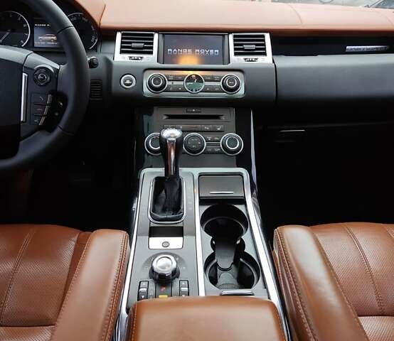 Черный Ленд Ровер Рендж Ровер, объемом двигателя 5 л и пробегом 210 тыс. км за 17000 $, фото 11 на Automoto.ua