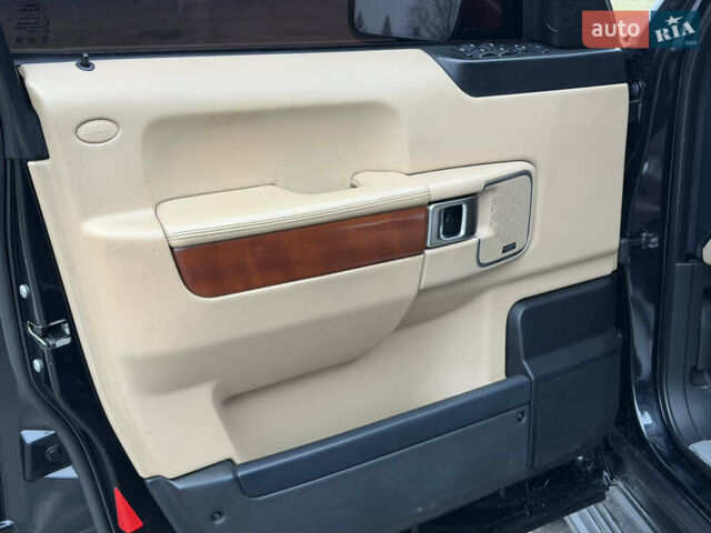 Черный Ленд Ровер Рендж Ровер, объемом двигателя 5 л и пробегом 195 тыс. км за 16000 $, фото 13 на Automoto.ua