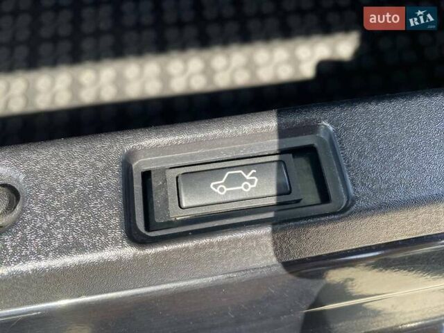 Чорний Ленд Ровер Рендж Ровер, об'ємом двигуна 5 л та пробігом 231 тис. км за 19500 $, фото 31 на Automoto.ua