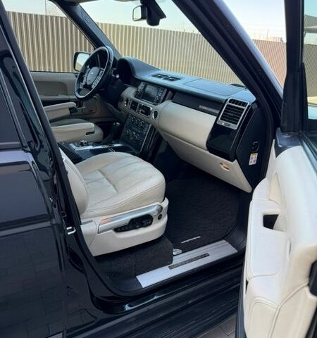 Чорний Ленд Ровер Рендж Ровер, об'ємом двигуна 5 л та пробігом 181 тис. км за 17999 $, фото 22 на Automoto.ua