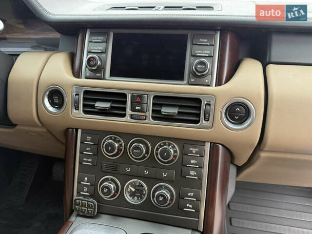 Чорний Ленд Ровер Рендж Ровер, об'ємом двигуна 4.37 л та пробігом 390 тис. км за 20500 $, фото 26 на Automoto.ua