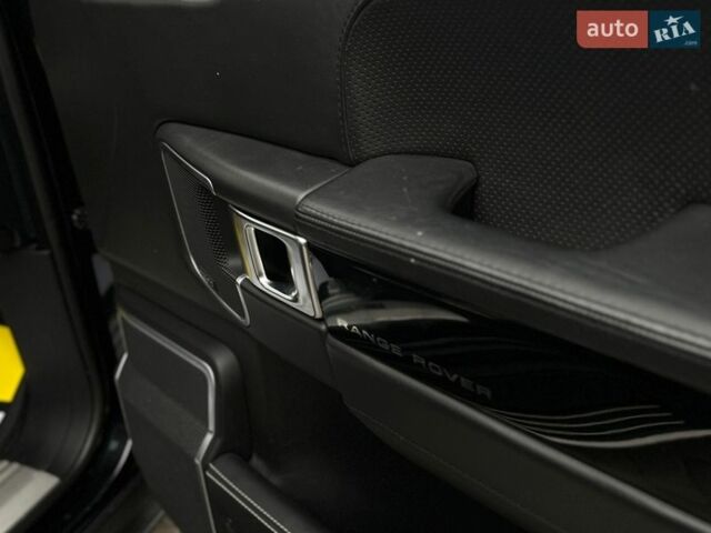 Чорний Ленд Ровер Рендж Ровер, об'ємом двигуна 5 л та пробігом 129 тис. км за 24999 $, фото 25 на Automoto.ua