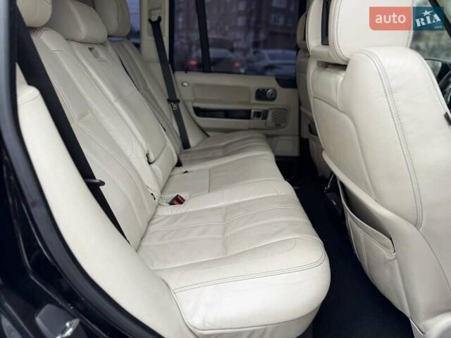 Чорний Ленд Ровер Рендж Ровер, об'ємом двигуна 5 л та пробігом 163 тис. км за 11990 $, фото 32 на Automoto.ua