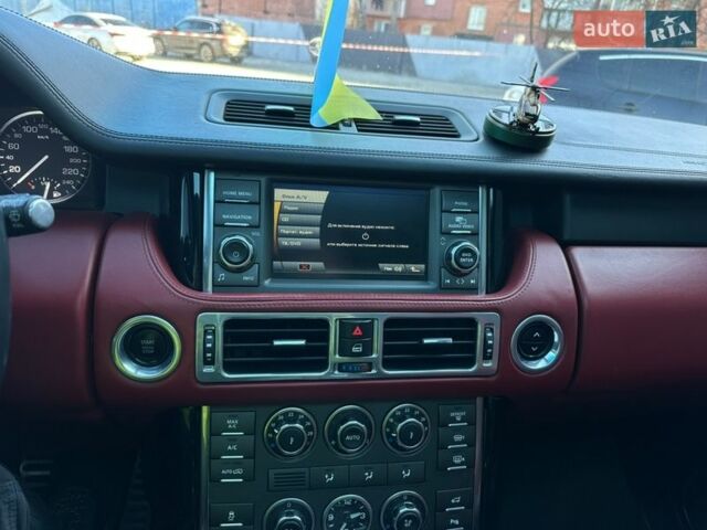 Чорний Ленд Ровер Рендж Ровер, об'ємом двигуна 5 л та пробігом 372 тис. км за 12500 $, фото 46 на Automoto.ua