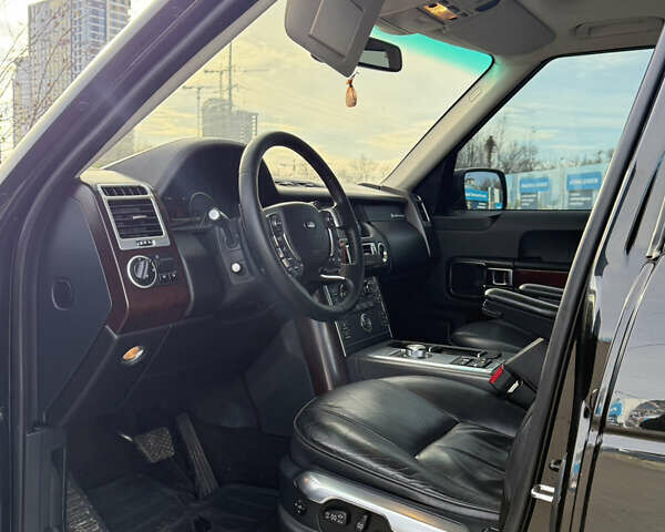 Чорний Ленд Ровер Рендж Ровер, об'ємом двигуна 4.37 л та пробігом 300 тис. км за 18999 $, фото 17 на Automoto.ua