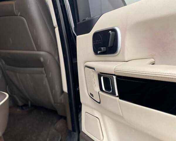 Чорний Ленд Ровер Рендж Ровер, об'ємом двигуна 5 л та пробігом 189 тис. км за 16500 $, фото 11 на Automoto.ua