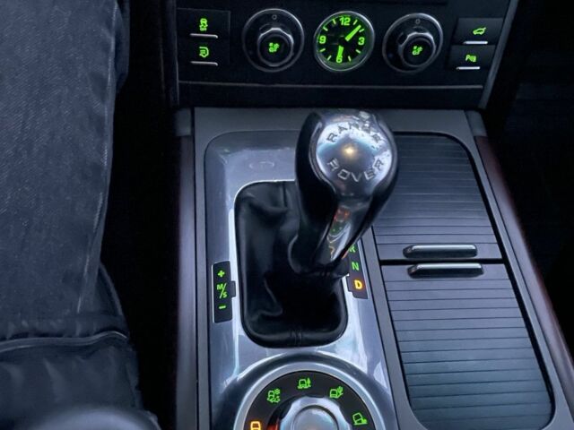 Черный Ленд Ровер Рендж Ровер, объемом двигателя 5 л и пробегом 250 тыс. км за 19800 $, фото 8 на Automoto.ua