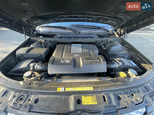 Чорний Ленд Ровер Рендж Ровер, об'ємом двигуна 5 л та пробігом 258 тис. км за 17000 $, фото 19 на Automoto.ua