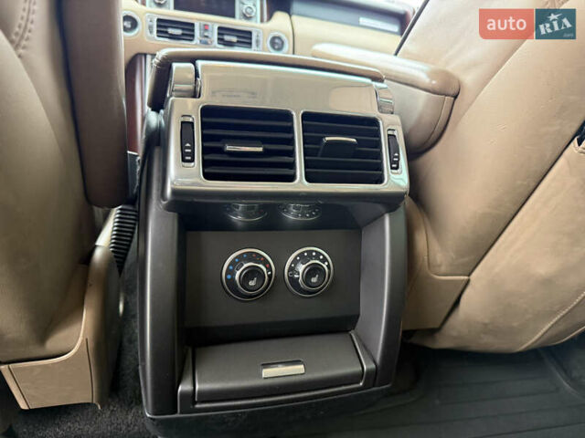 Чорний Ленд Ровер Рендж Ровер, об'ємом двигуна 4.37 л та пробігом 390 тис. км за 20500 $, фото 12 на Automoto.ua