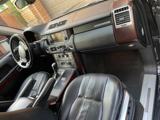 Черный Ленд Ровер Рендж Ровер, объемом двигателя 5 л и пробегом 250 тыс. км за 19800 $, фото 2 на Automoto.ua