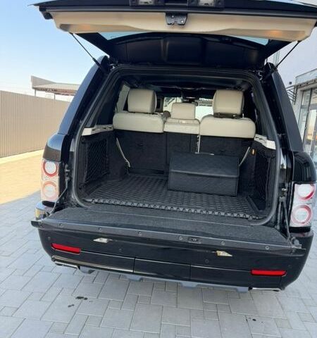 Чорний Ленд Ровер Рендж Ровер, об'ємом двигуна 5 л та пробігом 181 тис. км за 17999 $, фото 28 на Automoto.ua