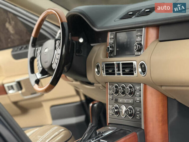 Черный Ленд Ровер Рендж Ровер, объемом двигателя 5 л и пробегом 195 тыс. км за 16000 $, фото 21 на Automoto.ua