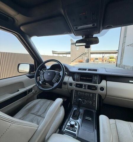 Чорний Ленд Ровер Рендж Ровер, об'ємом двигуна 5 л та пробігом 181 тис. км за 17999 $, фото 44 на Automoto.ua