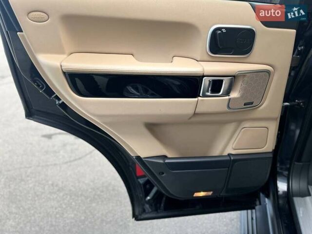 Черный Ленд Ровер Рендж Ровер, объемом двигателя 5 л и пробегом 164 тыс. км за 18400 $, фото 48 на Automoto.ua